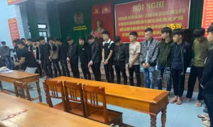 Khởi tố 32 đối tượng gây rối trật tự công cộng tại Huế