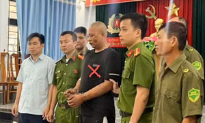 Nguồn cơn đối tượng xông vào trụ sở công an chém một cán bộ trọng thương 