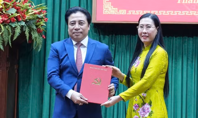 Công bố quyết định của Ban Bí thư Trung ương Đảng về công tác cán bộ