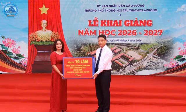 Thầy trò trường nội trú vùng biên Đà Nẵng nhận quà của Tổng Bí thư, Chủ tịch nước Tô Lâm
