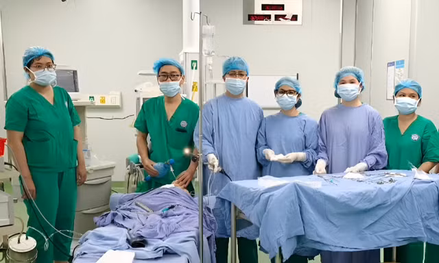 Nhiều trẻ nhỏ hóc hạt bí, hạt mắc ca nhập viện