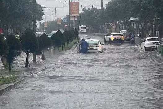 'Giải cứu' đoạn đường ven biển Đà Nẵng đi Hội An hễ mưa to là ngập 