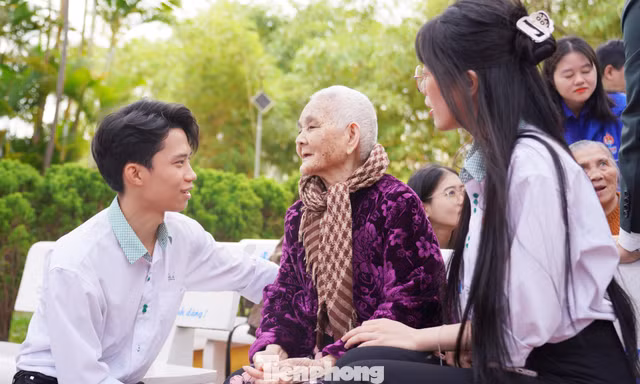  Lễ tưởng niệm 38 năm Gạc Ma: Mắt mẹ cạn khô vì nỗi đau mất con chưa một phút nguôi