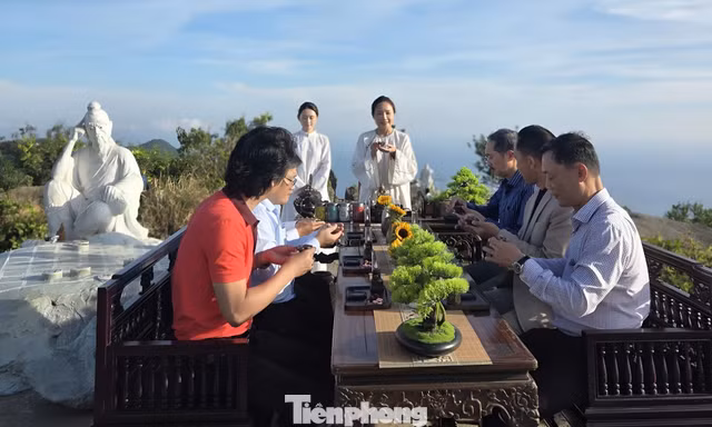 Mở tour nơi tỷ phú Bill Gates thưởng trà: Vì sao chỉ đón 6 khách? 