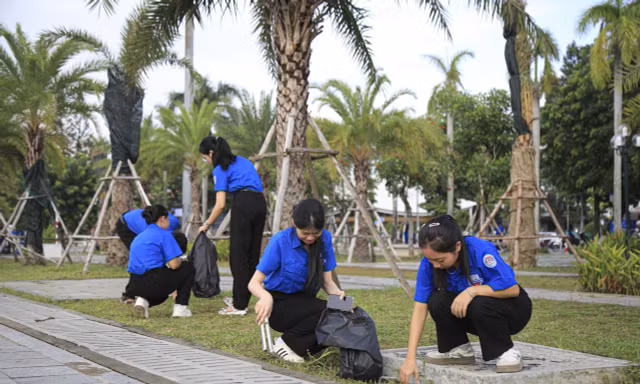 Tuổi trẻ chung tay xóa ‘điểm đen’ môi trường