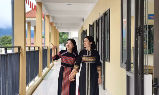 Từ những cung đường xa xôi đến mái trường mới nơi biên giới