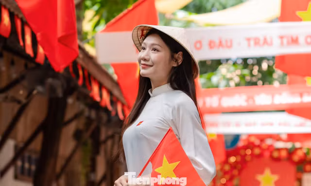 Người Đà Nẵng check-in những góc cờ hoa rực rỡ dịp Quốc khánh