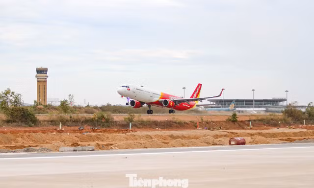 Không nghỉ 2/9, dốc lực chuẩn bị bay hiệu chuẩn đường băng mới ở Phù Cát