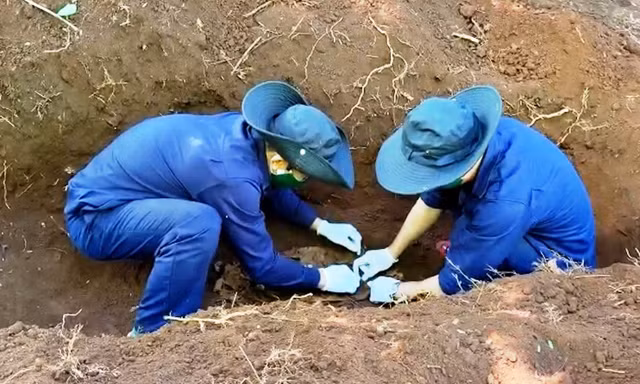 Tìm thấy hài cốt liệt sĩ Việt Nam trong rẫy cà phê ở Lào