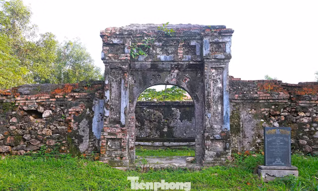 Đầu tư 60 tỷ đồng ‘cứu’ hệ thống lăng chúa Nguyễn 