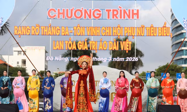 Hơn 2.000 phụ nữ Đà Nẵng rạng rỡ áo dài đồng diễn dân vũ