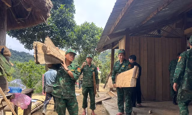 Ứng phó bão số 13: Khẩn trương di dời người dân vùng núi Đà Nẵng 