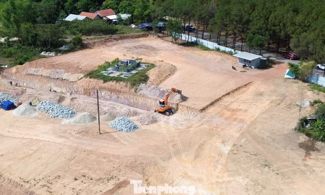 Mười năm lận đận của dự án bãi đỗ xe từng san nhầm mộ vợ vua ở Huế