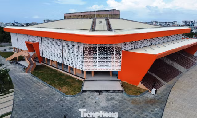 Nhìn gần quảng trường văn hóa, thể thao gần 200 tỷ đồng sắp bàn giao