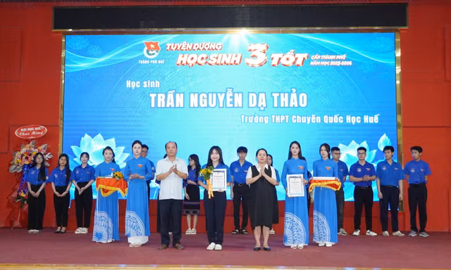 Huế vinh danh 88 học sinh, sinh viên tiêu biểu