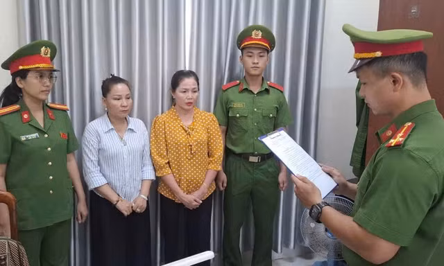 Hai phụ nữ mua ổ khóa, khóa cửa nhốt chủ nhà để đòi tiền cọc