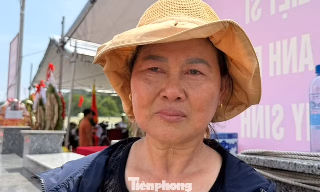 Con gái liệt sĩ bật khóc: 'Sau 56 năm, con không còn tìm cha trong vô vọng nữa'