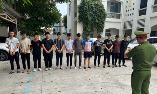 Bắt 12 đối tượng mang hung khí gây rối ở Đà Nẵng
