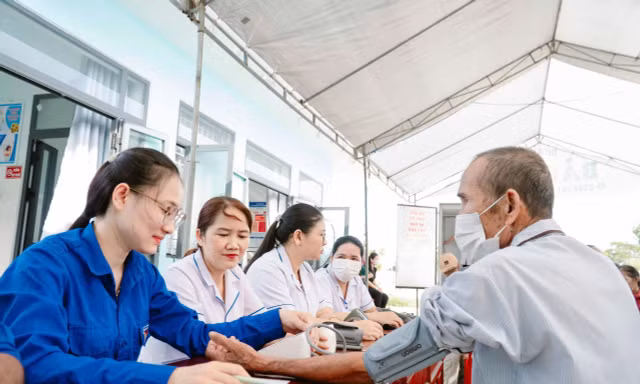 Đà Nẵng: 4.500 người dân hoàn cảnh khó khăn được bác sĩ về tận nơi khám miễn phí 