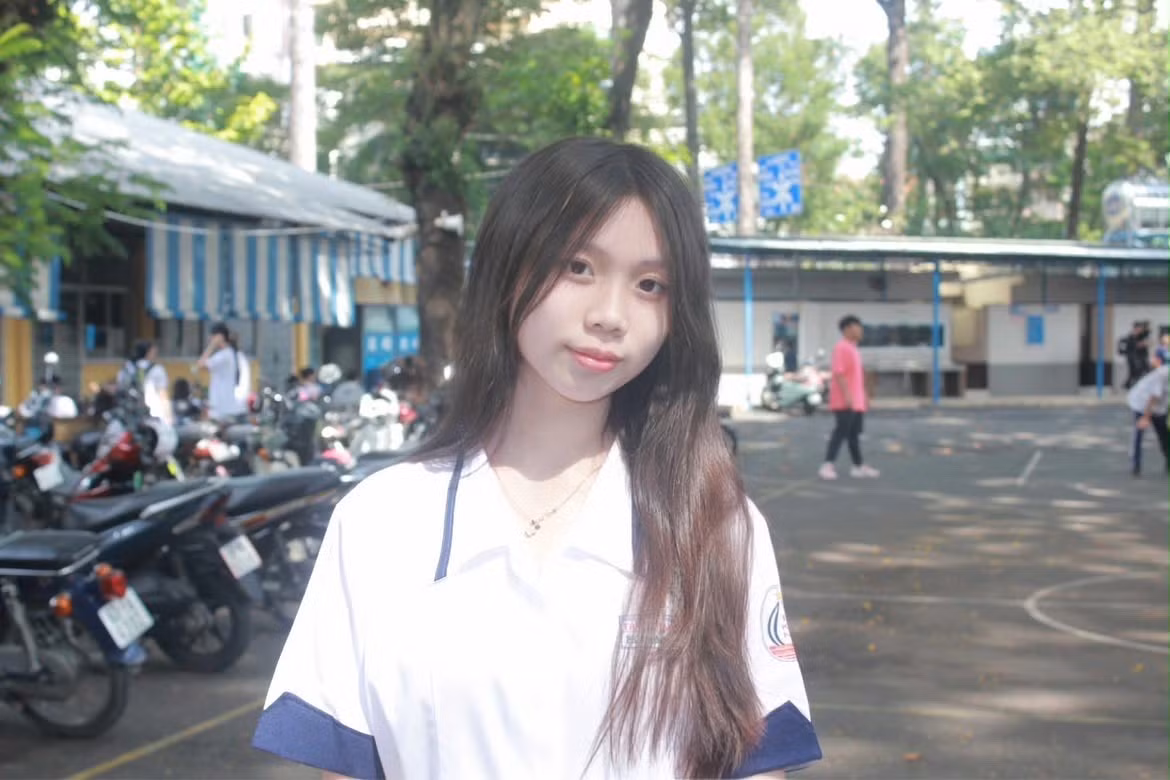 ban-phan-ngoc-kim-ngan.jpg