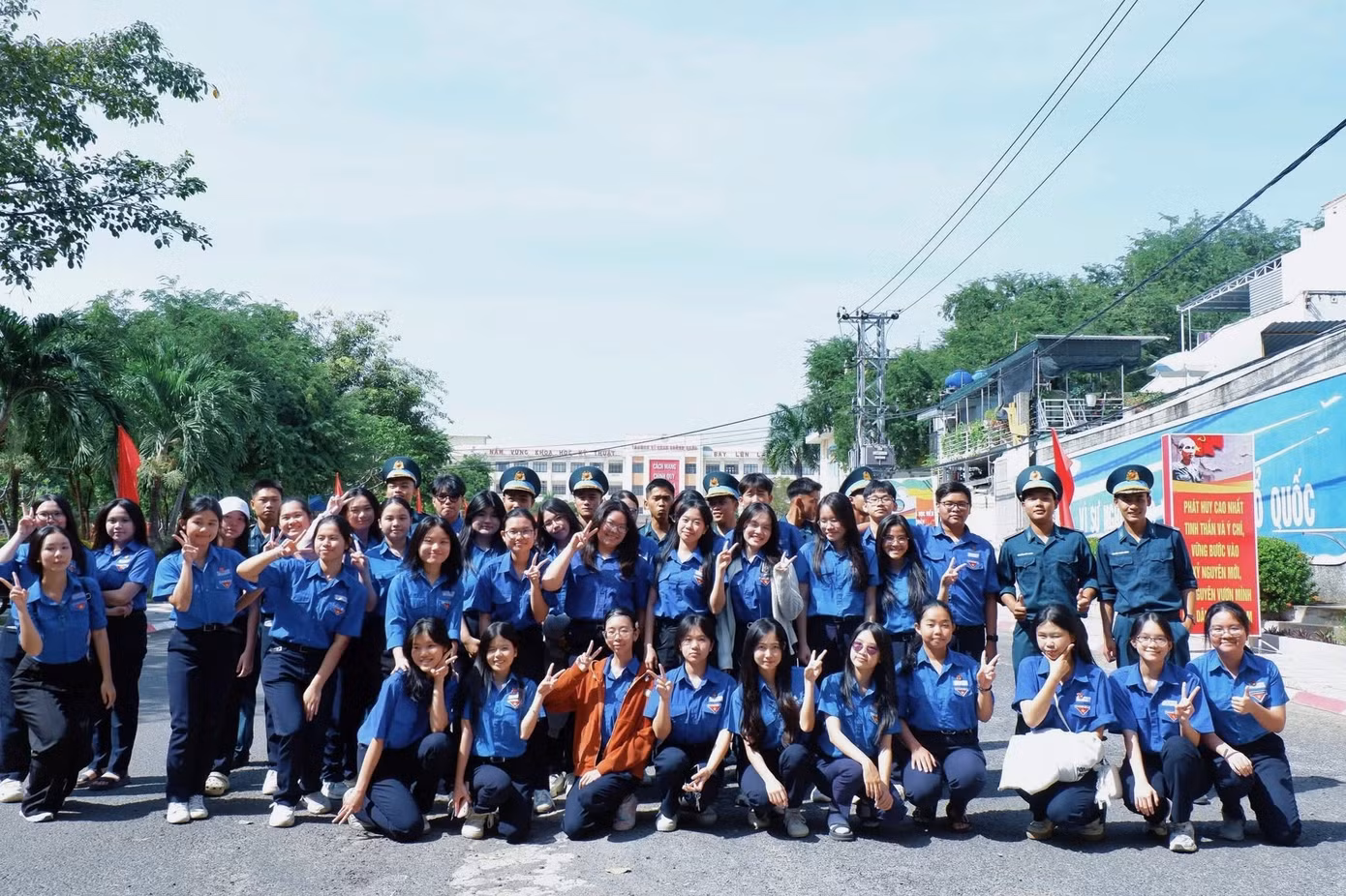 l2t-cuoi-ruc-ro-trong-sac-xanh-cua-mau-ao-doan.jpg