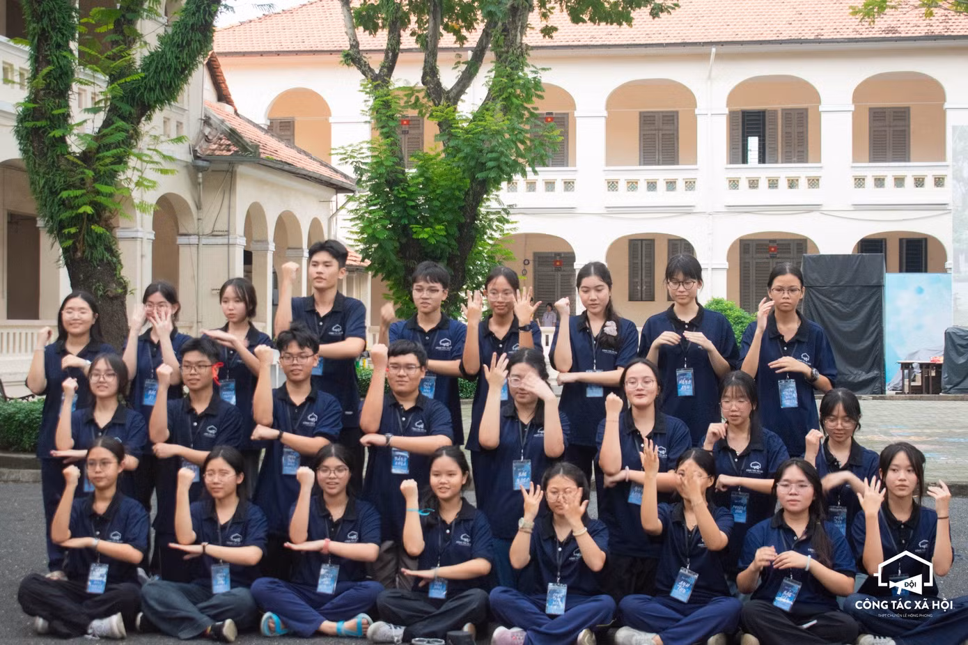 doi-cong-tac-xa-hoi-truong-thpt-chuyen-le-hong-phong-hcm-bieu-dien-ngon-ngu-ky-hieu.jpg