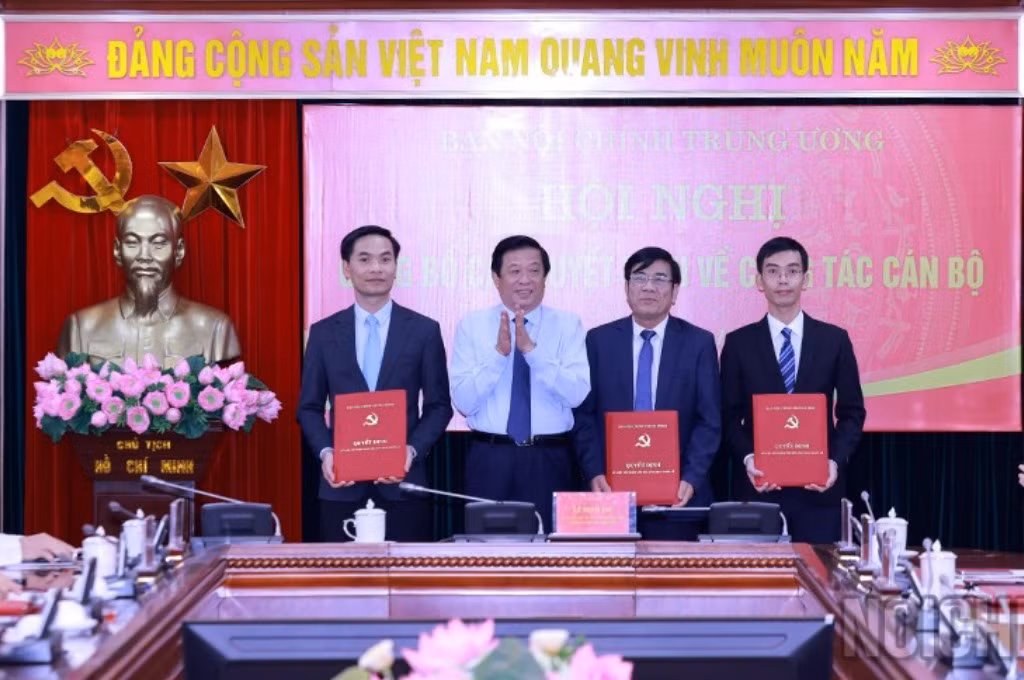 tienphong-710canbo111.jpg
