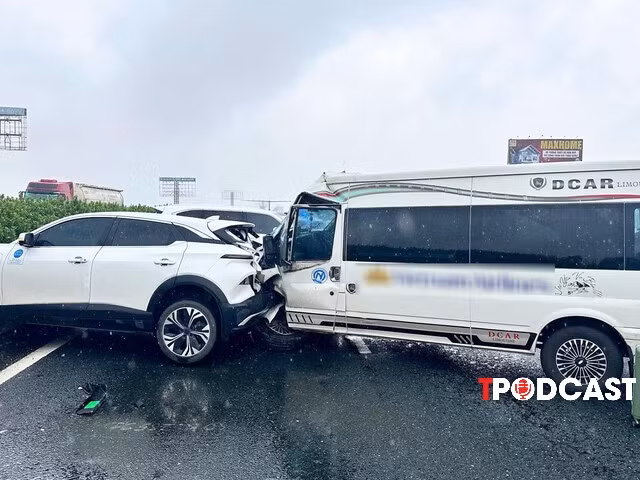 Vụ xe Lexus dừng giữa cao tốc, tài xế có bị xử lý hình sự?