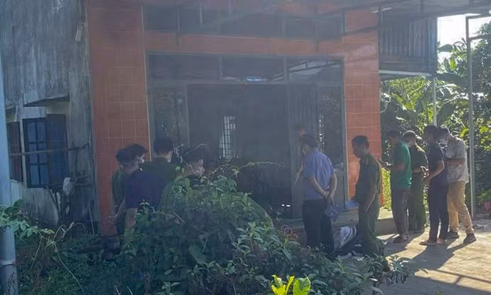 Các lực lượng đến kiểm tra hiện trường.