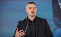 Cựu Bộ trưởng Quốc phòng Ukraine bất ngờ kêu gọi tổ chức bầu cử, thách thức Tổng thống Zelensky