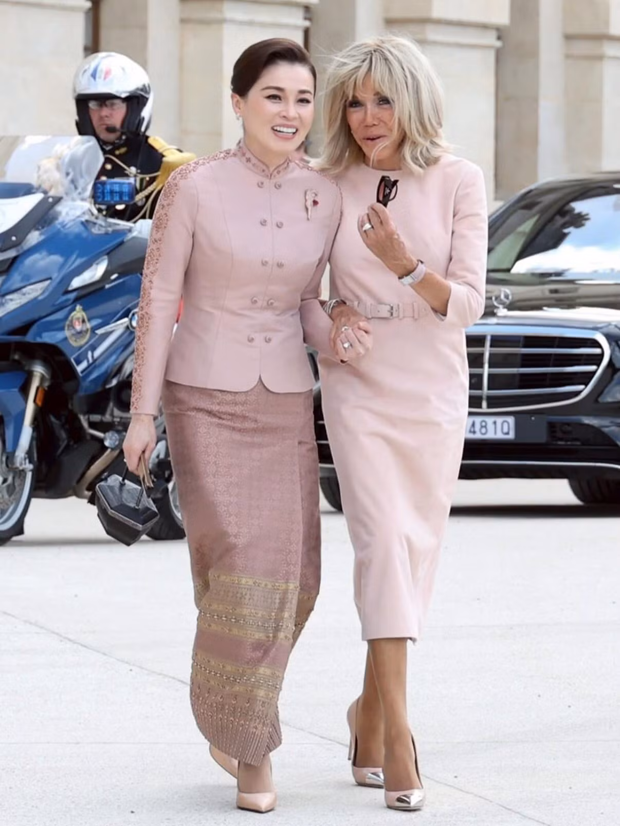 insta-saver-europemonarchies-carousel-dano6cdjl-j-image-1.jpg