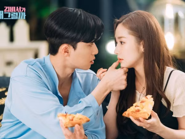 Lần đầu cùng đến lễ trao giải, Park Min Young - Park Seo Joon lộ dấu hiệu khả nghi 
