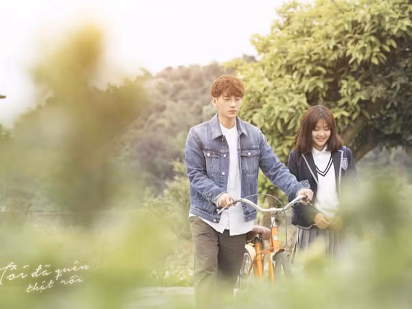 Isaac bỗng hóa "ông chú soái ca" cô đơn trong MV đậm màu thanh xuân 