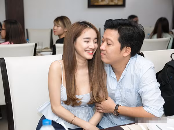 Trường Giang - Nhã Phương "hủy kết bạn" facebook giữa nghi án "đường ai nấy đi"