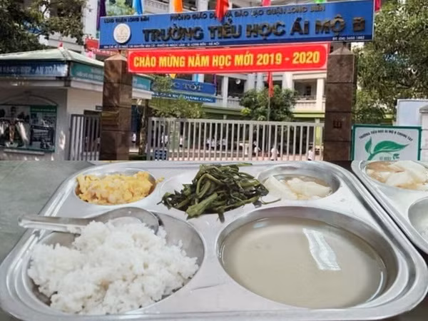 Hà Nội: Thanh tra toàn diện trường tiểu học bị “tố” suất ăn lèo tèo
