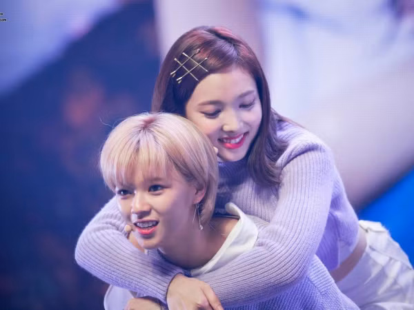 Quá sức bất ngờ với điều mà Nayeon, Jeongyeon (TWICE) tiếc nuối nhất tại concert của Black Pink