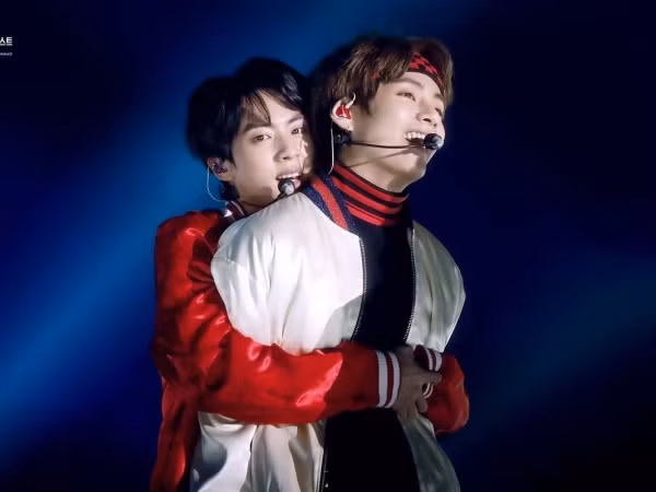Fan K-pop cho rằng Jin và V là anh em thất lạc vì những lý do này
