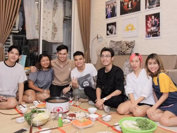 Khắc Việt vào bếp, ủng hộ tinh thần đội thi của em trai Khắc Hưng