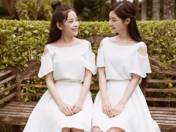 Báo Hàn khen Chi Pu và Chaeyeon hết lời, gọi đây là cuộc chạm trán của hai nữ thần