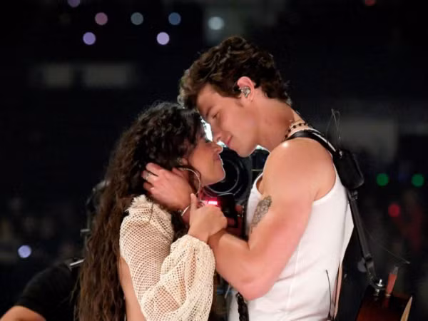 Taylor Swift, Ariana Grande, BTS, Shawn Mendes, Camila Cabello "đại thắng" 2019 MTV Video Music Awards