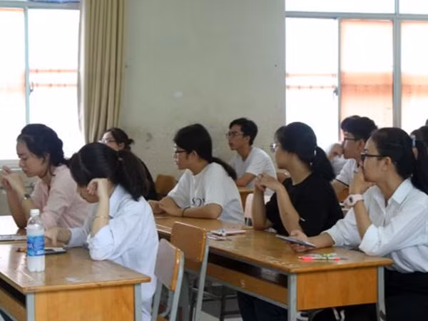 Nhiều trường đại học có điểm chuẩn trúng tuyển ở mức 13-14