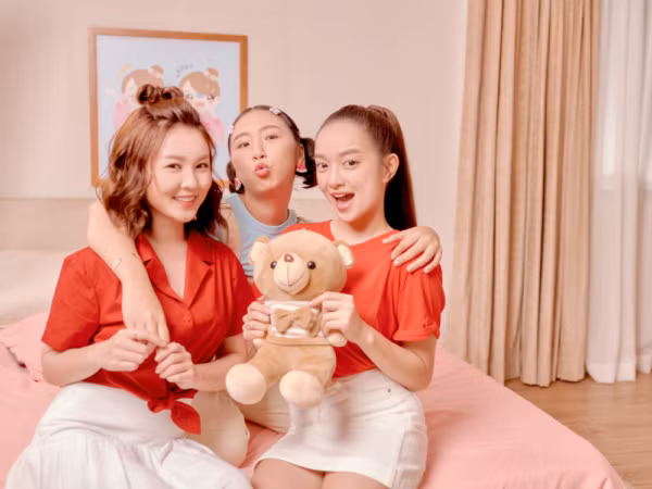 Fan "cười xỉu" với đại hội bóc phốt "lầy lội" của Kaity Nguyễn và Trang Hý