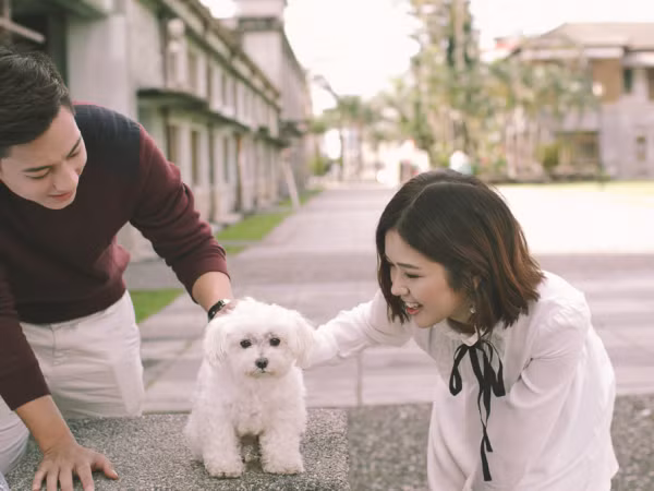 Suni Hạ Linh tình tứ bên cạnh "hotboy cầu lông" trong MV được quay tại Đài Loan 