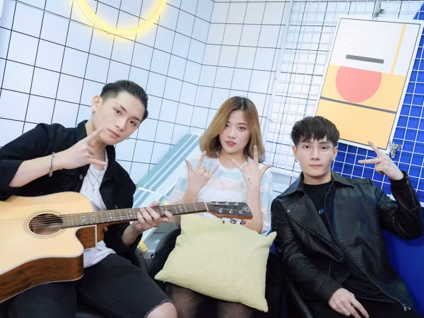 Thành viên mới MONSTAR khoe giọng live trong “Giữ lấy làm gì” bản Acoustic