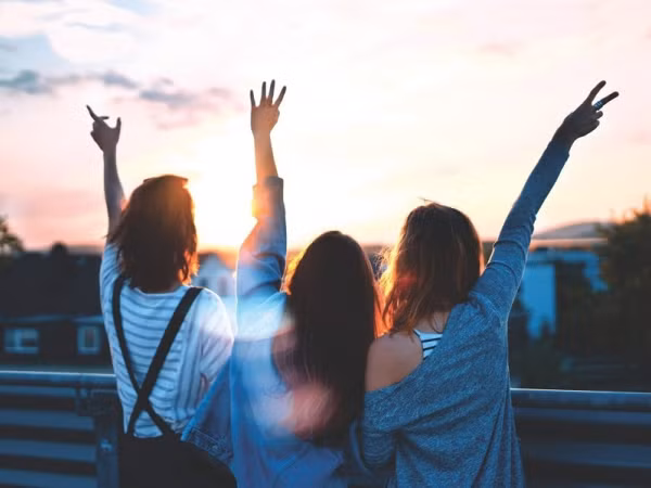 Bạn có phải mẫu người sống không nổi nếu thiếu bạn thân bên cạnh?