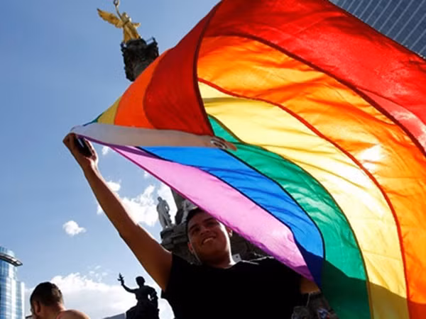 Mỹ: Buộc trường công dạy lịch sử LGBT