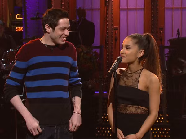 Bạn đã sẵn sàng chào đón sự trở lại của "tiểu diva" Ariana Grande?