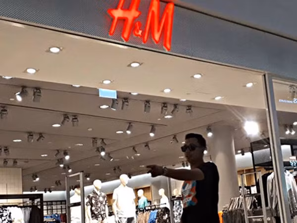 Thái Lan bắt giữ 4 người Việt tình nghi lấy cắp quần áo hàng hiệu