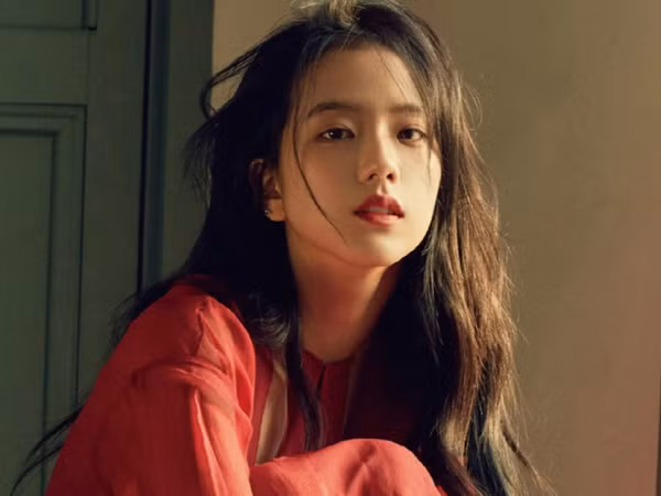 Thương cho Jisoo, xinh đẹp tài năng là thế mà bị YG Ent xem như con ghẻ