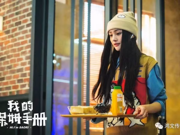 Không hẹn mà gặp, Triệu Lệ Dĩnh và Trịnh Sảng bỗng dưng nổi tiếng nhờ đội tóc giả